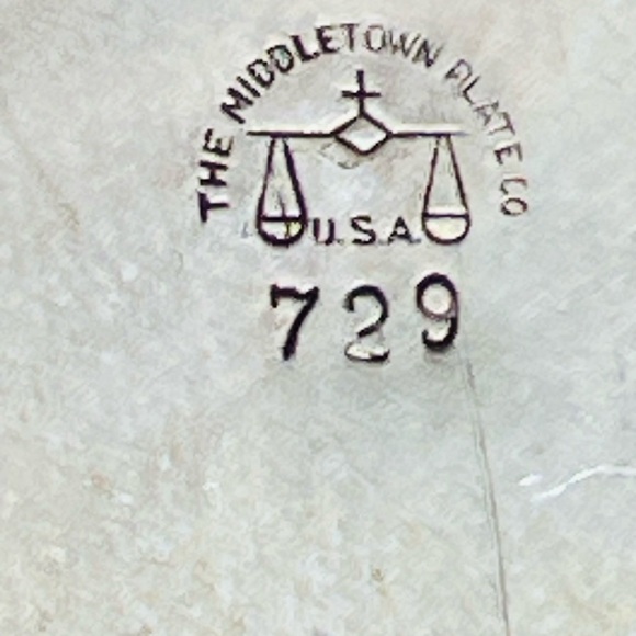 Antique Middletown Plate Co. Creamer - Pattern
729 - Silverplate - c.1900 - Picture 4 of 7